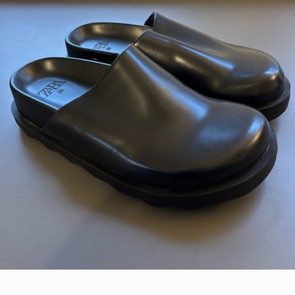 Zara Shoes - Zara Women's Black Leather Slip-On Clogs Sz 5 Sz 35
